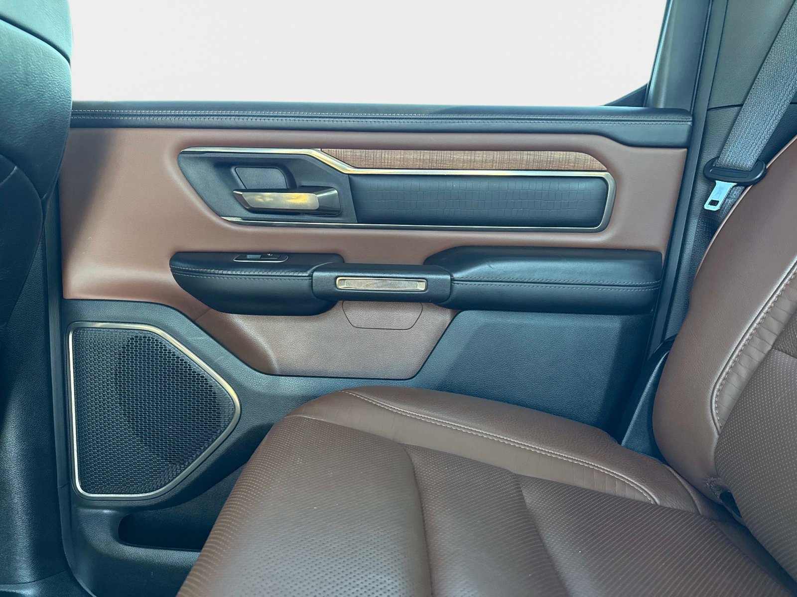 Used 2021 RAM 1500 Limited w/ Body Color Bumper Group image 15