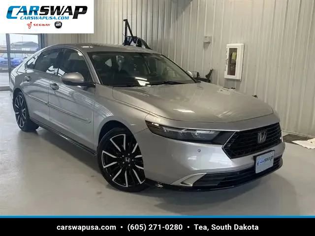 Used 2023 Honda Accord Touring image 1