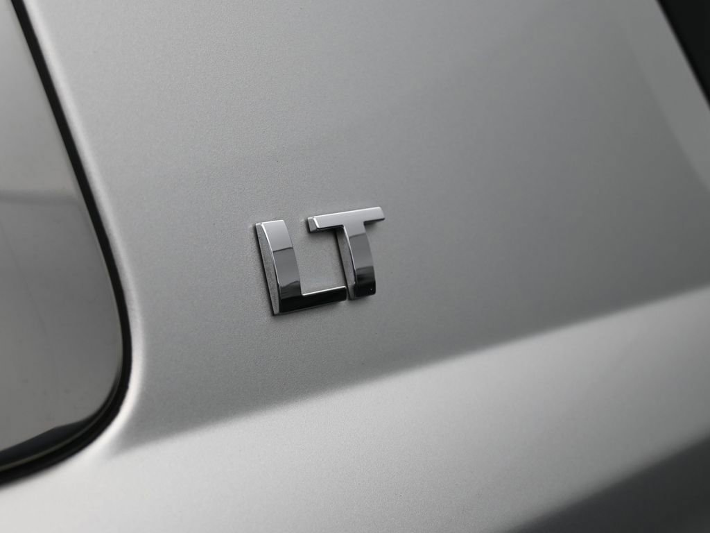 Used 2018 Chevrolet Suburban LT image 43