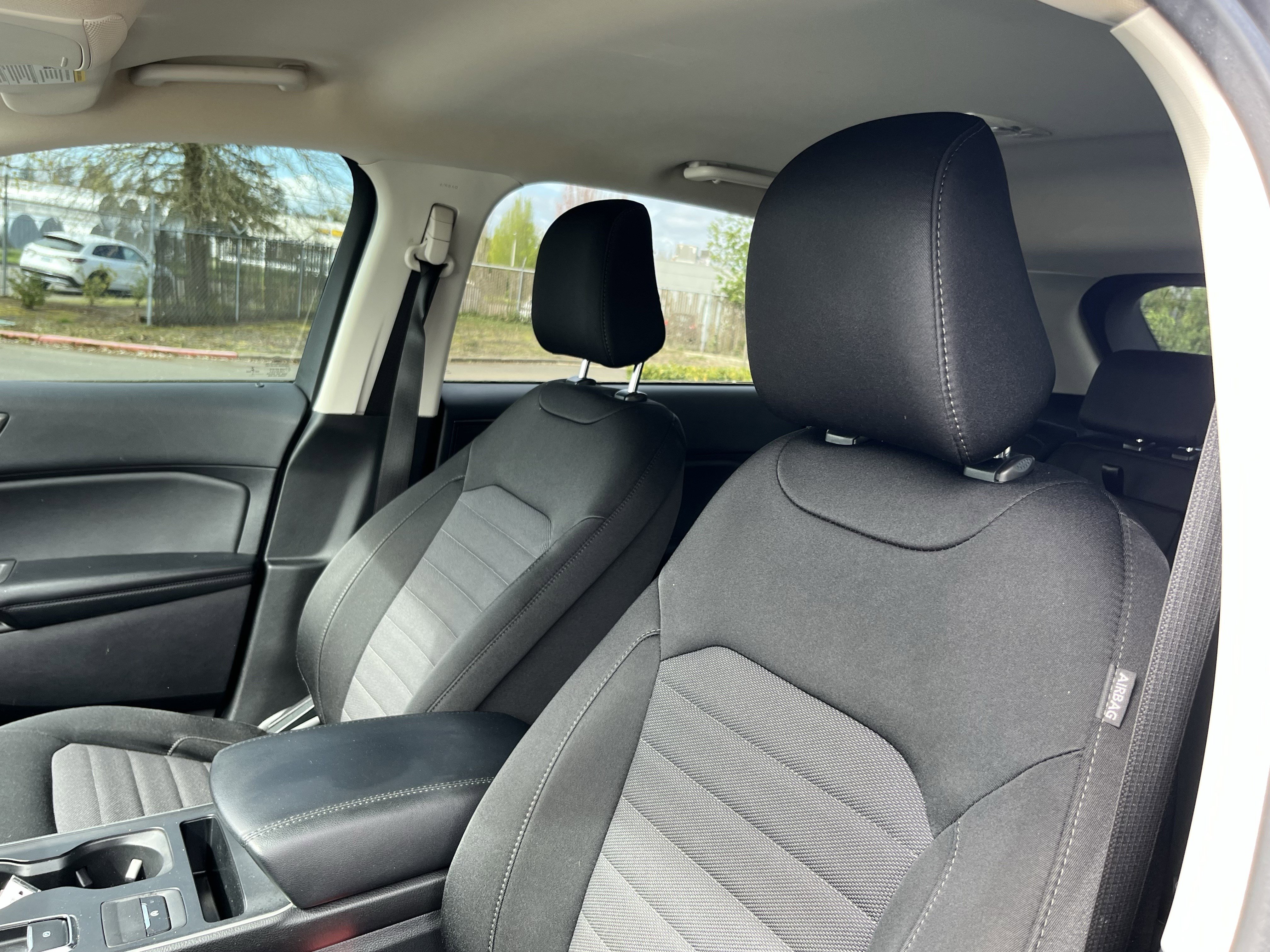 Used 2022 Ford Edge SE w/ Black Appearance Package image 16