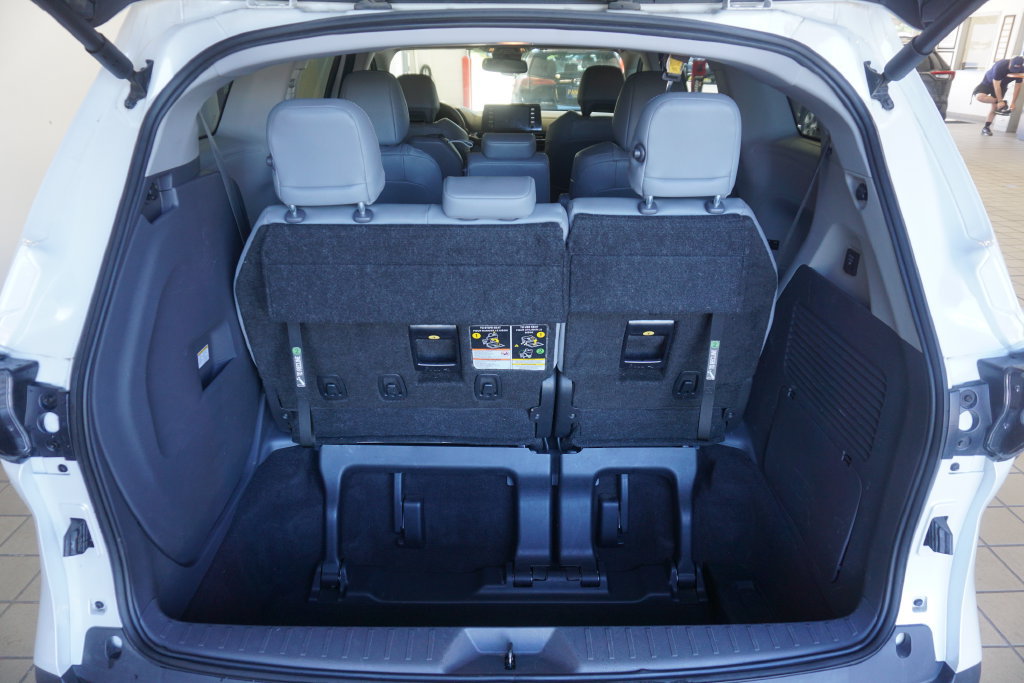 Used 2024 Toyota Sienna XLE FWD image 18