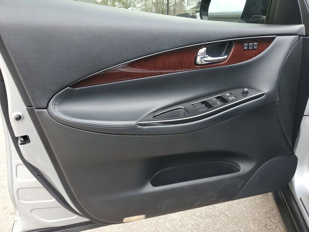 Used 2017 INFINITI QX50 2WD w/ Deluxe Touring Package image 9