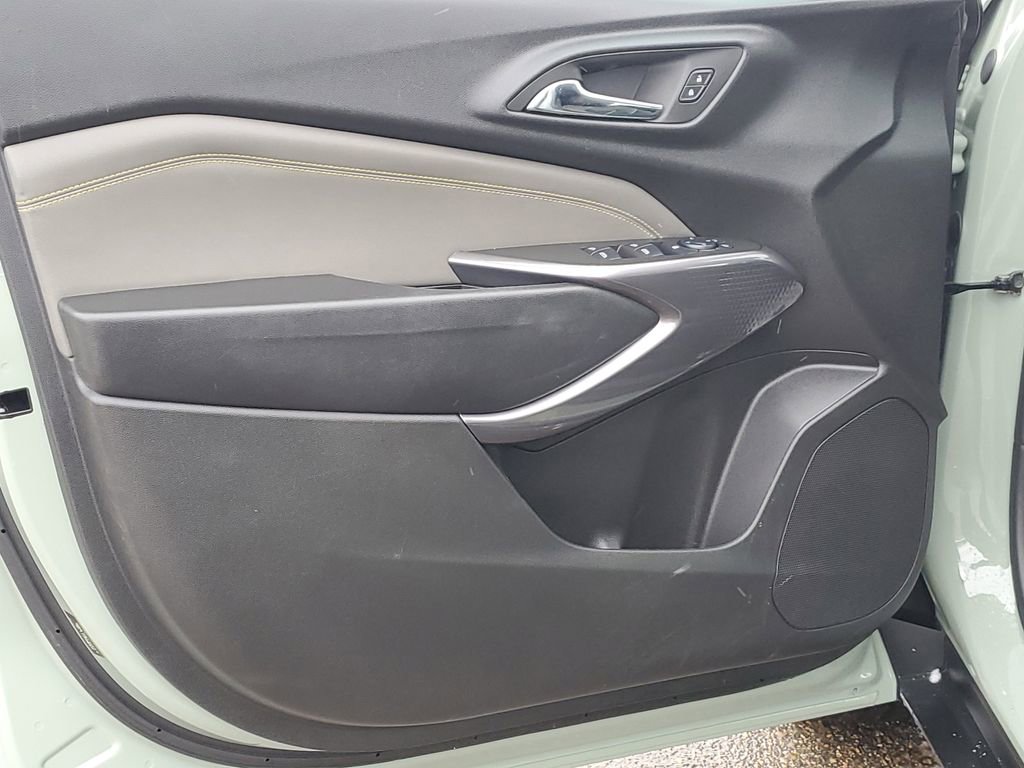 Used 2025 Chevrolet Trax ACTIV w/ Sunroof Package image 21