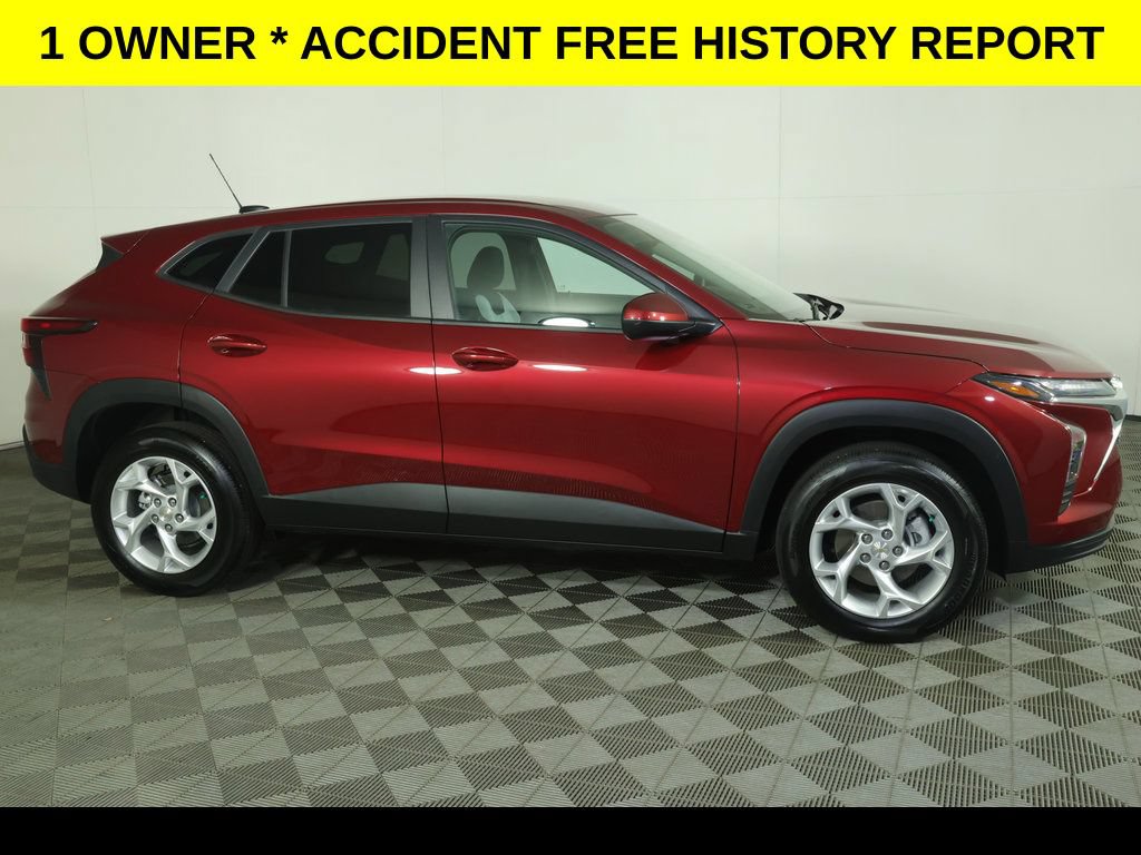 Certified 2025 Chevrolet Trax LS w/ LS Convenience Package FWD image 2