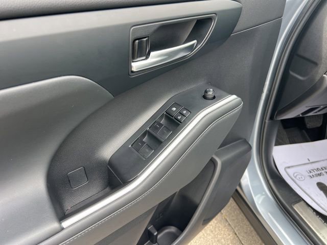 Used 2023 Toyota Highlander XLE image 28