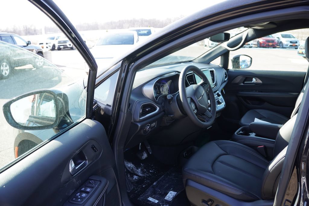 New 2026 Chrysler Pacifica Select w/ S Appearance Package image 11