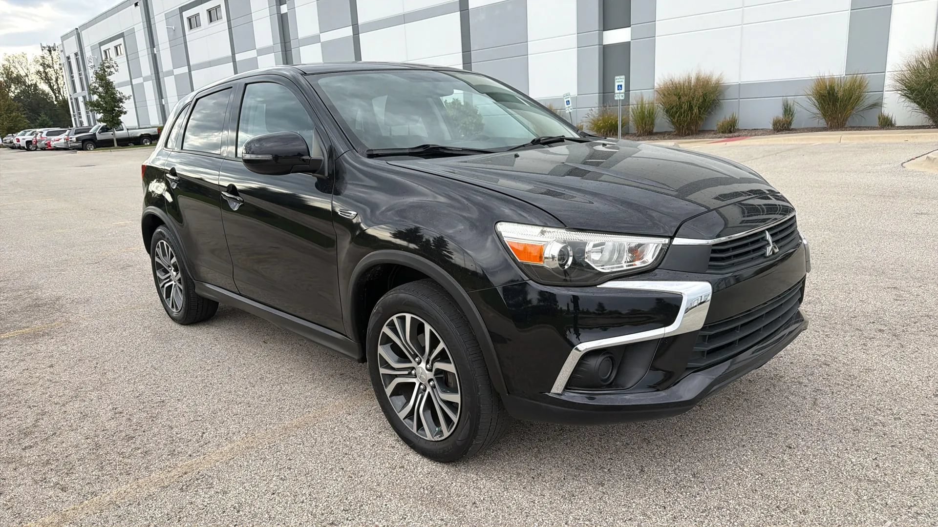 Used 2017 Mitsubishi Outlander Sport LE FWD image 3