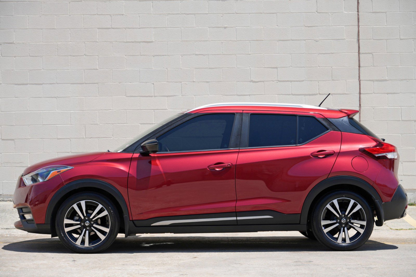 Used 2020 Nissan Kicks SR FWD image 8