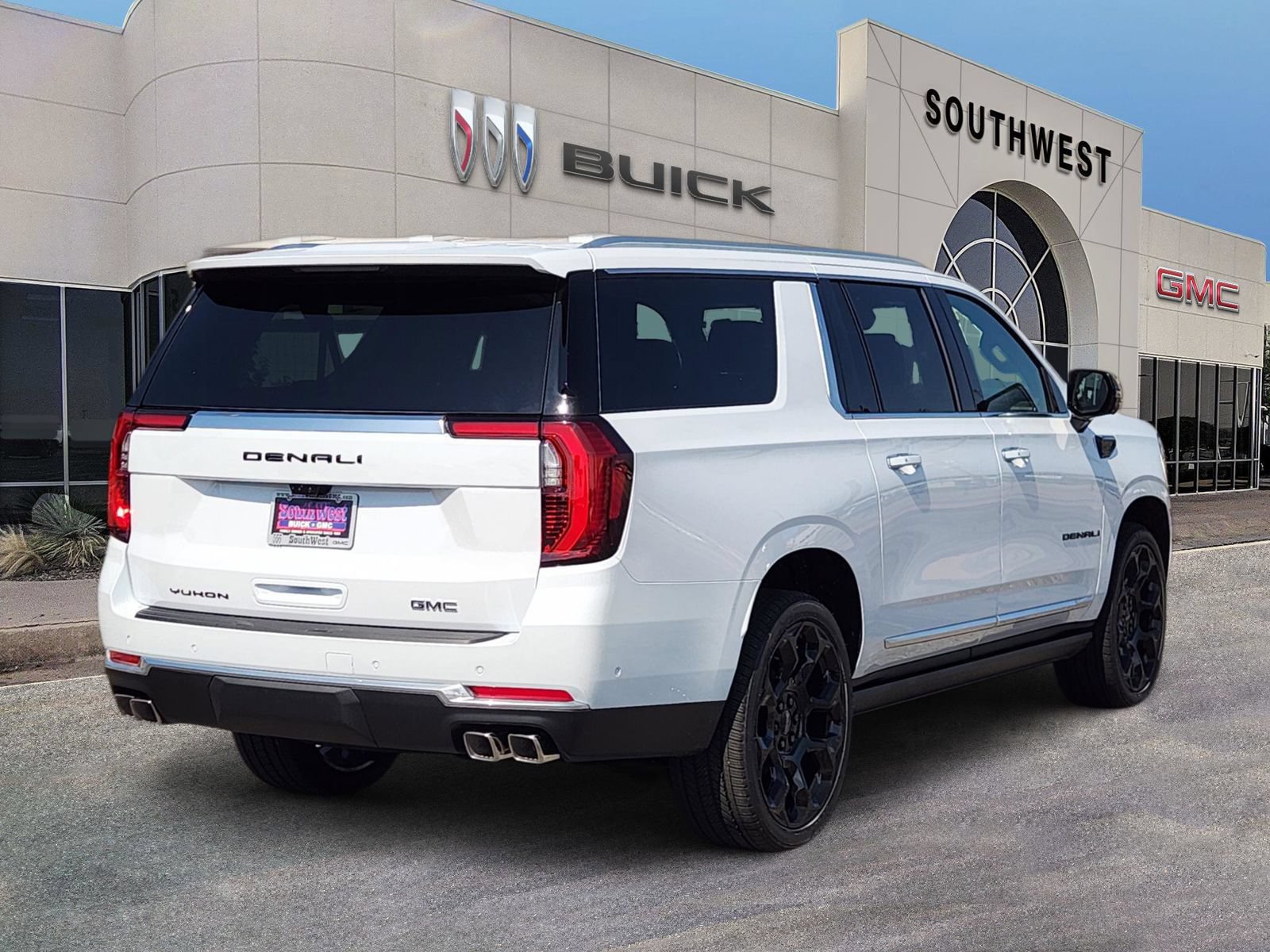 New 2026 GMC Yukon XL Denali w/ Denali Reserve Package AWD/4WD image 5