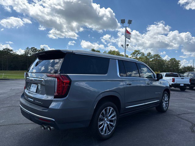 Used 2021 GMC Yukon XL Denali w/ Denali Premium Package image 3
