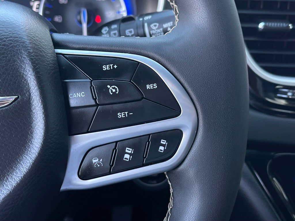 Used 2025 Chrysler Pacifica Select FWD image 26