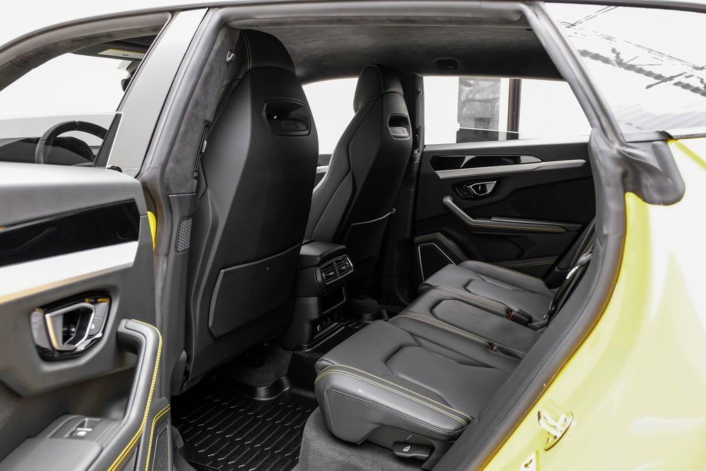 Used 2022 Lamborghini Urus image 32