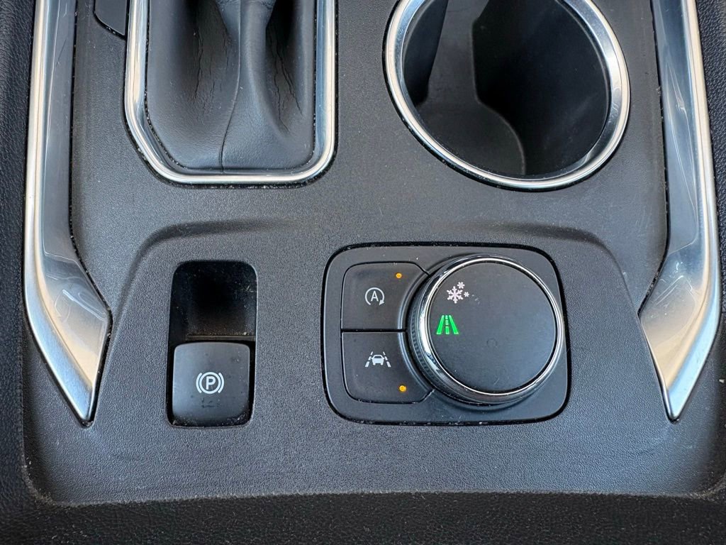 Used 2022 Chevrolet Traverse LT FWD image 34