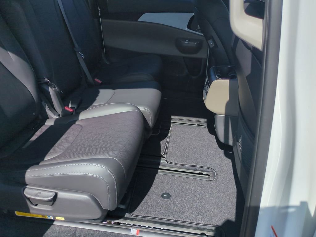 New 2026 Kia Carnival SX FWD image 27