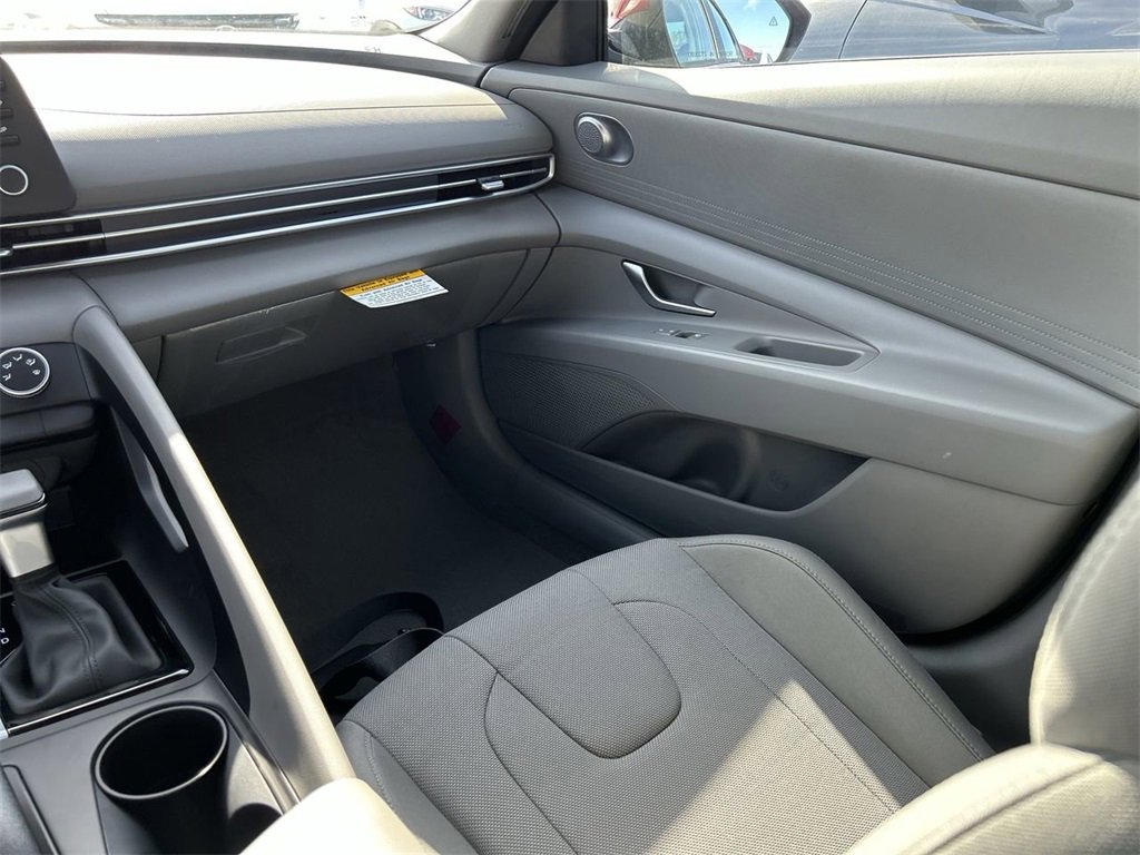 New 2026 Hyundai Elantra SE image 5