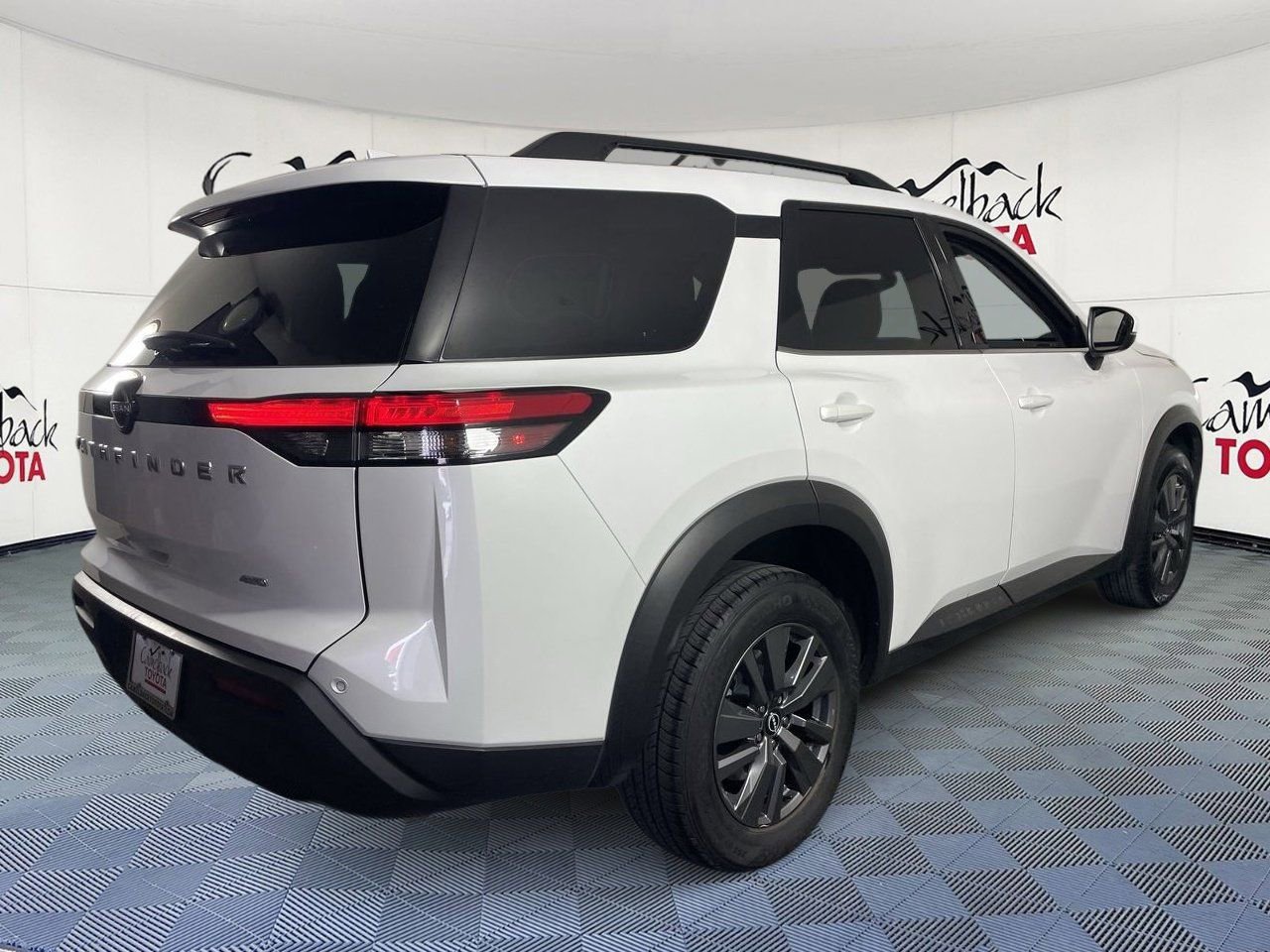 Used 2025 Nissan Pathfinder SV image 7