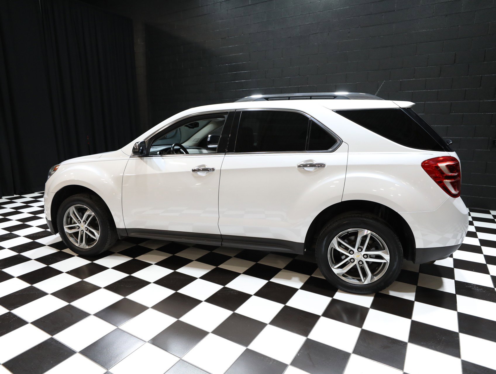 Used 2017 Chevrolet Equinox Premier w/ Enhanced Convenience Package FWD image 20