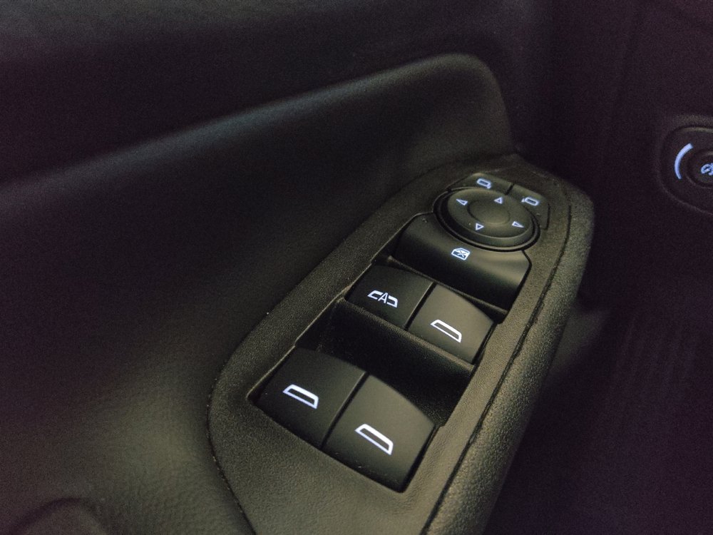 Used 2020 Chevrolet Equinox LT FWD image 32