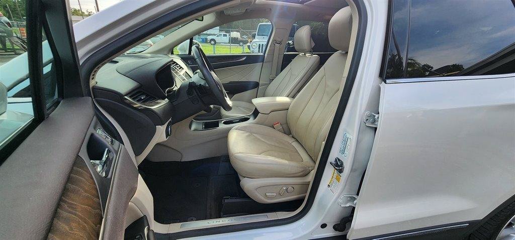 Used 2017 Lincoln MKC Reserve FWD image 18
