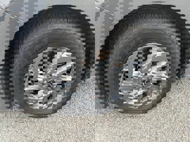 Used 2024 Hyundai Elantra SEL image 6