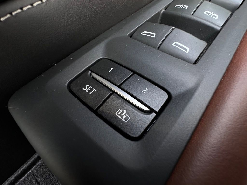 Used 2023 GMC Yukon Denali Ultimate AWD/4WD image 24