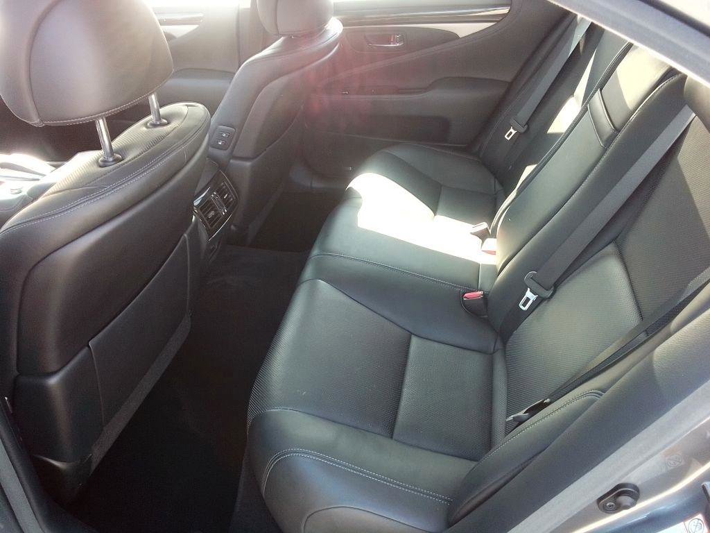 Used 2015 Lexus LS 460 Luxury Sedan w/ Comfort Package image 16