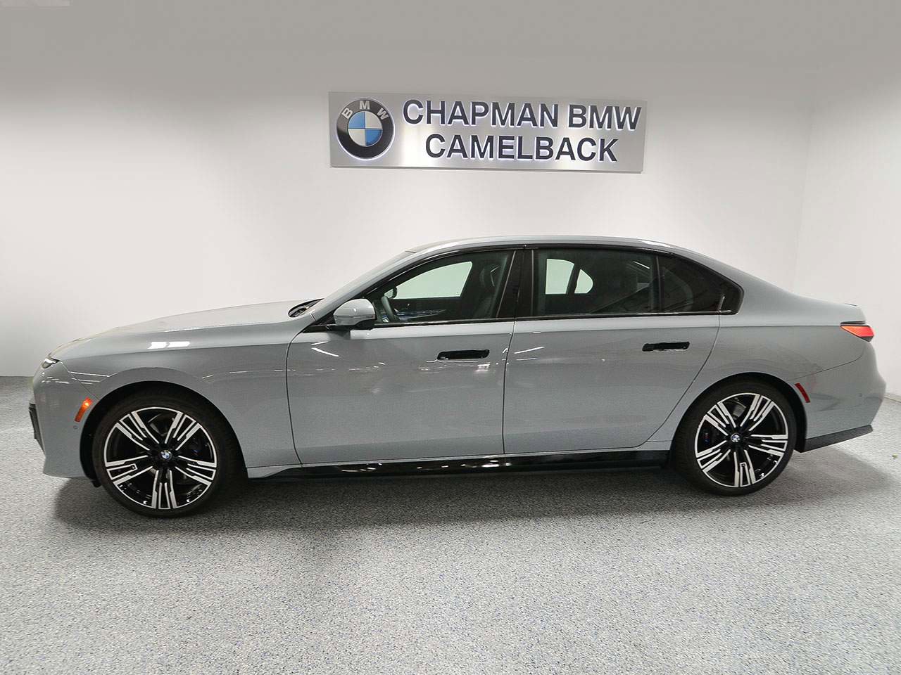 Used 2026 BMW i7 eDrive50 w/ M Sport Package RWD image 3