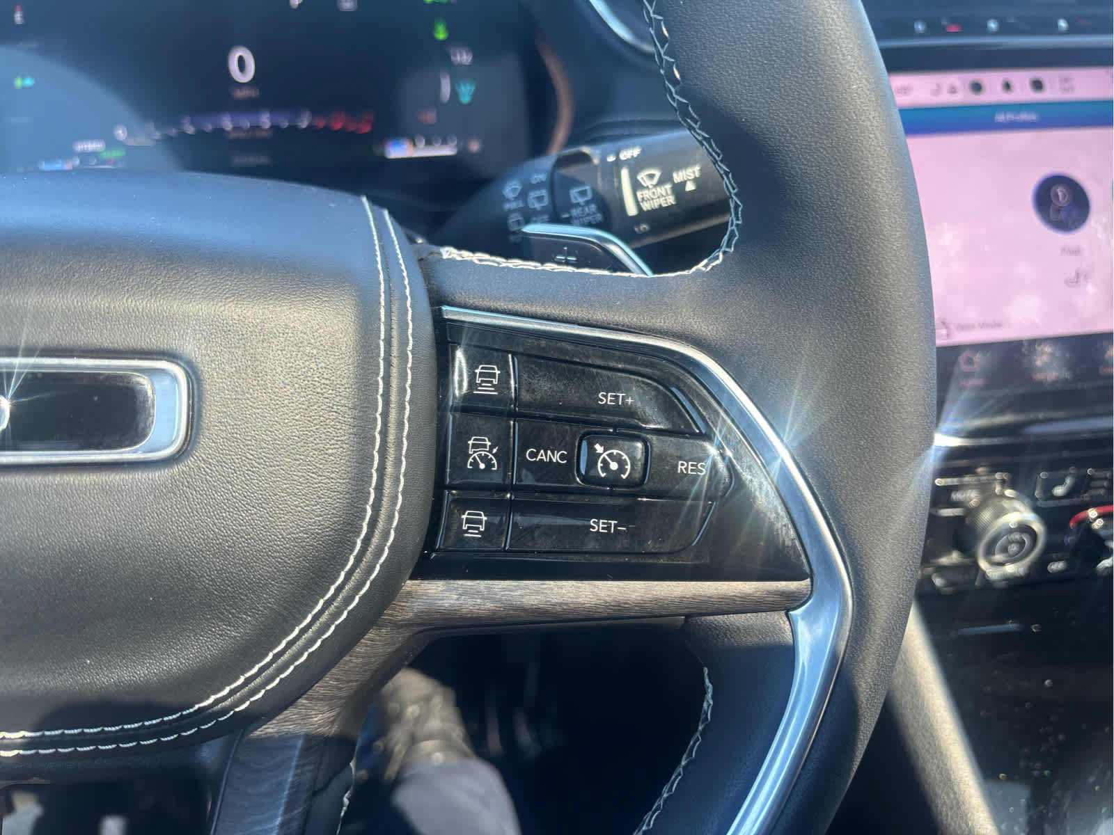 Used 2023 Jeep Grand Cherokee Overland w/ Luxury Tech Group IV AWD/4WD image 16