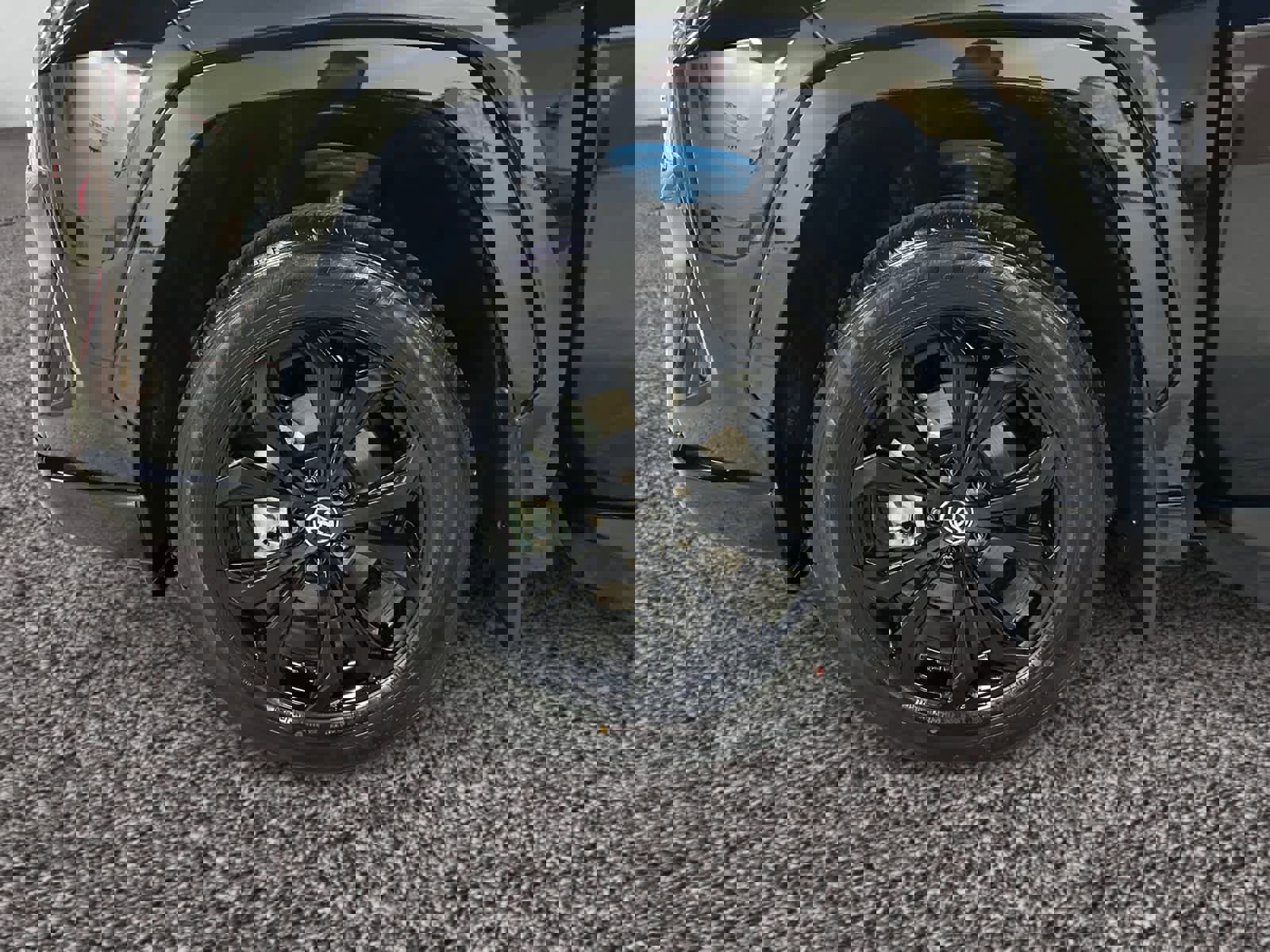 Used 2025 Toyota RAV4 SE image 23