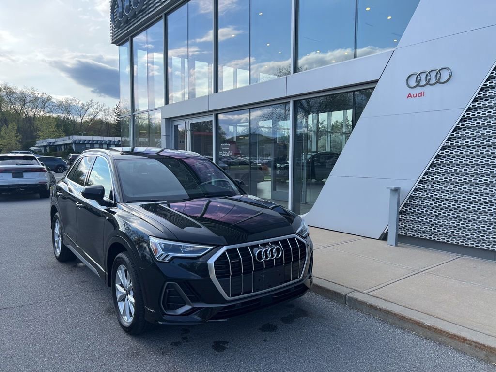 Used 2025 Audi Q3 2.0T Premium w/ Convenience Package AWD/4WD image 2