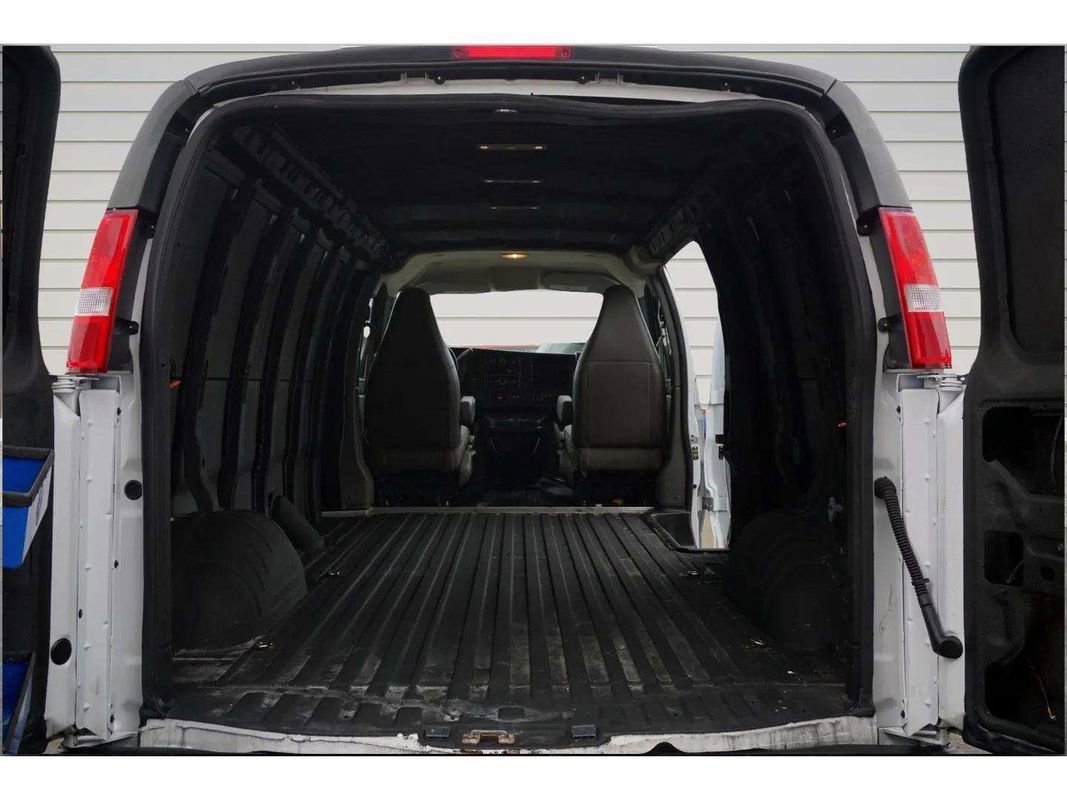 Used 2018 Chevrolet Express 3500 Extended w/ Driver Convenience Package image 10