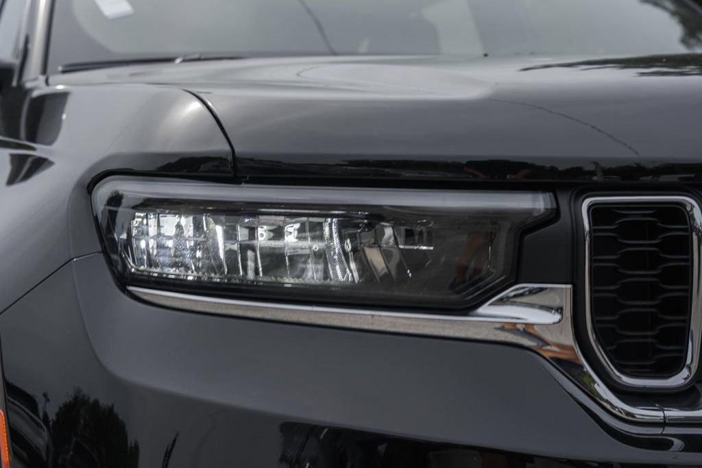 New 2025 Jeep Grand Cherokee Laredo X w/ Luxury Tech Group I image 13