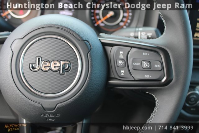 Used 2025 Jeep Gladiator Sport image 27