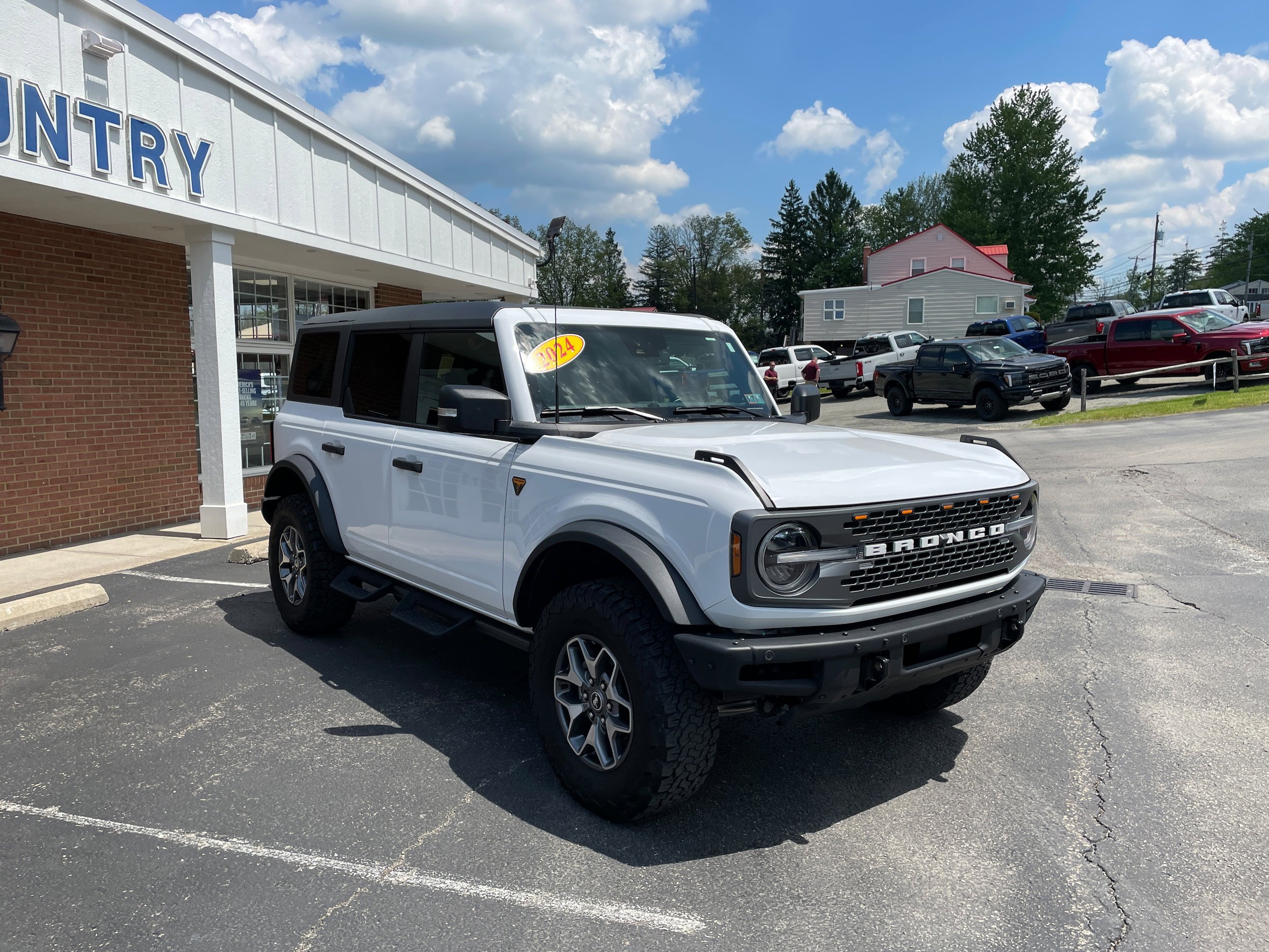 Used 2024 Ford Bronco Badlands AWD/4WD image 3