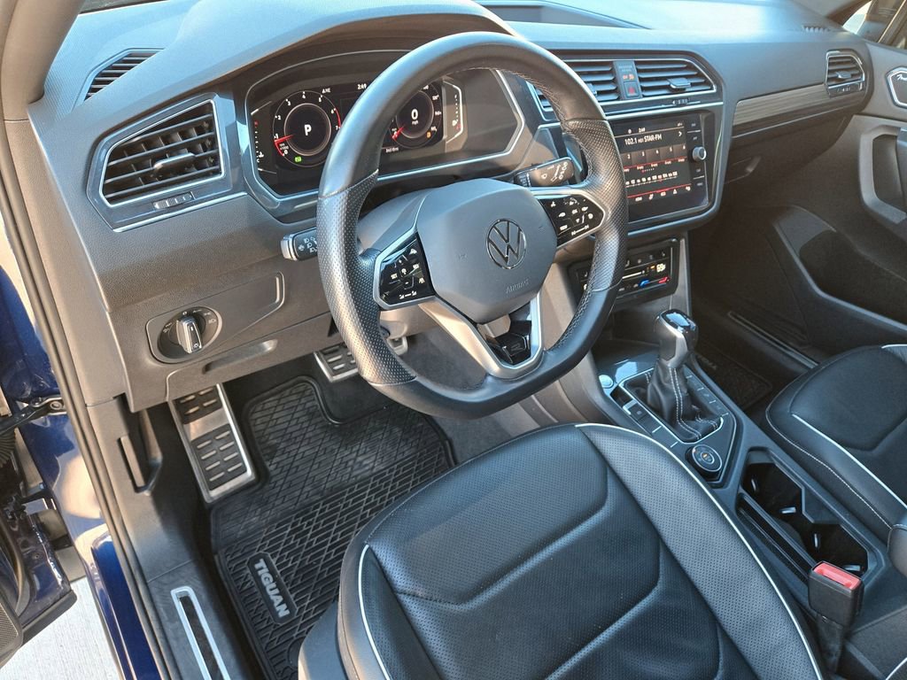 Used 2022 Volkswagen Tiguan SEL R-Line AWD/4WD image 11