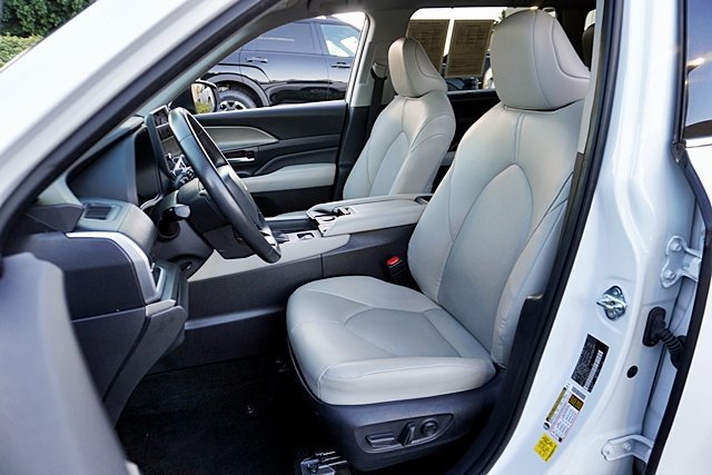 Used 2025 Toyota Grand Highlander FWD image 22