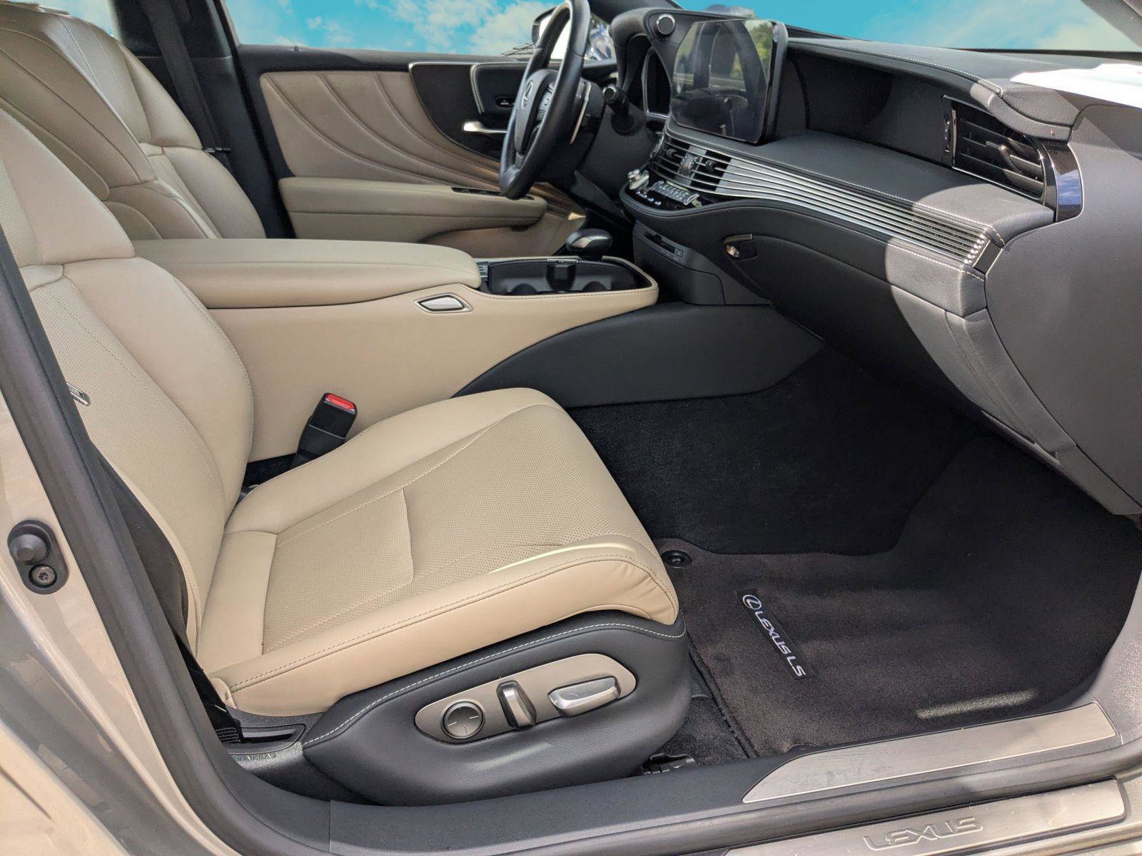 Certified 2021 Lexus LS 500 w/ Accessory Package (Z2) RWD image 25