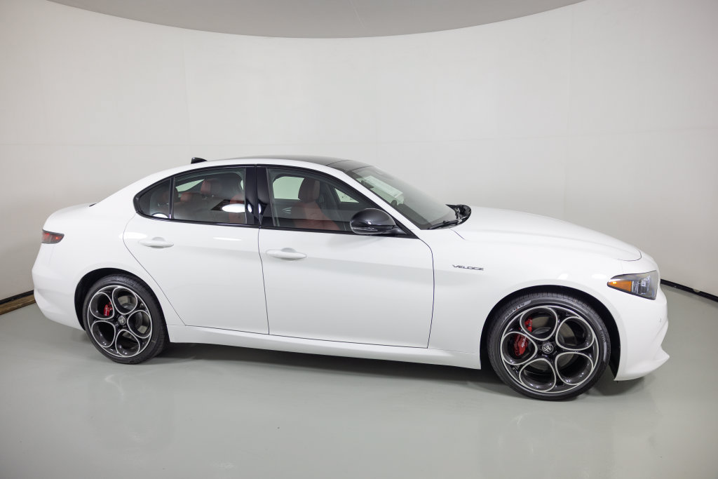 New 2026 Alfa Romeo Giulia AWD image 3