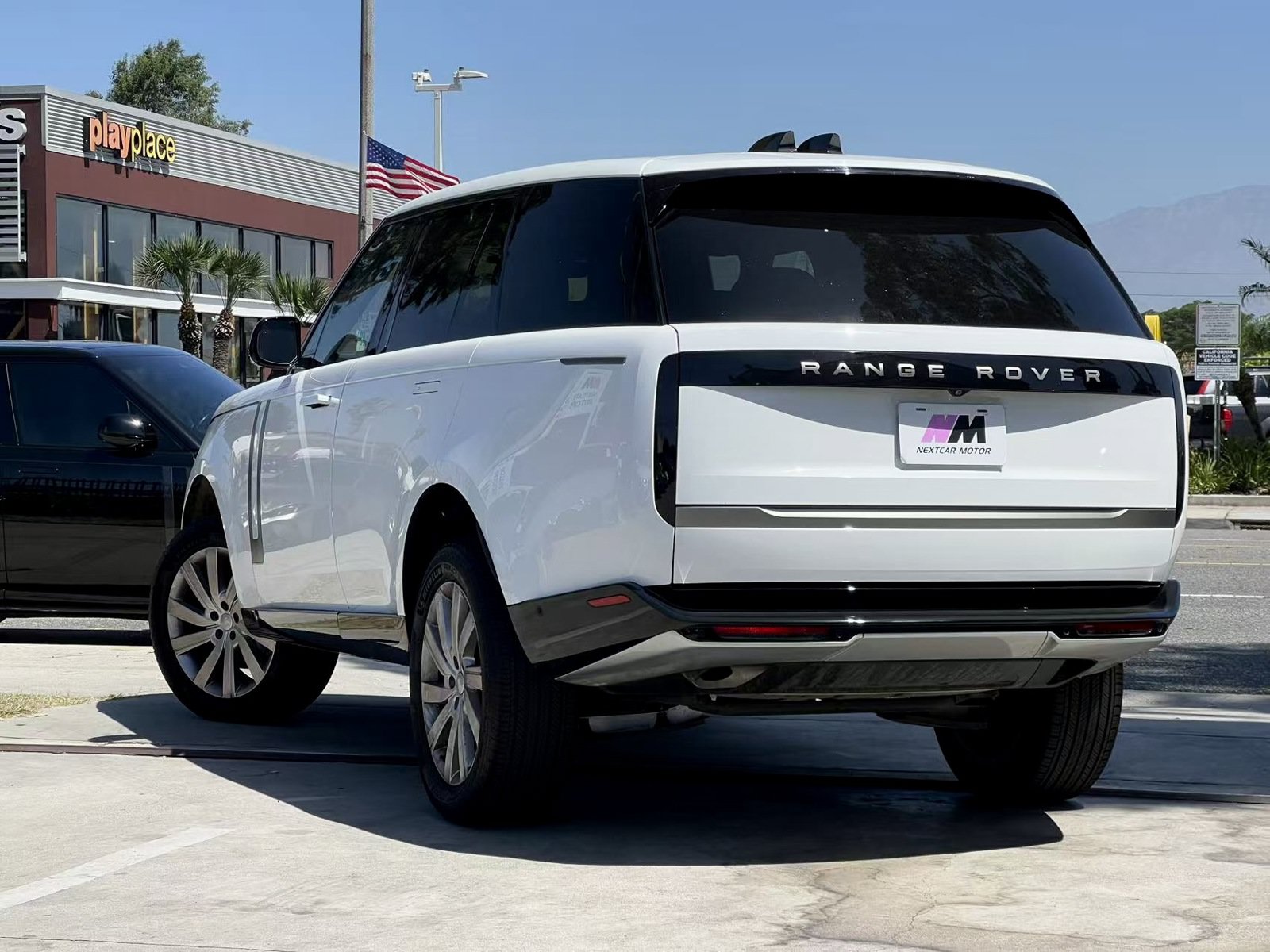 Used 2024 Land Rover Range Rover SE AWD/4WD image 5