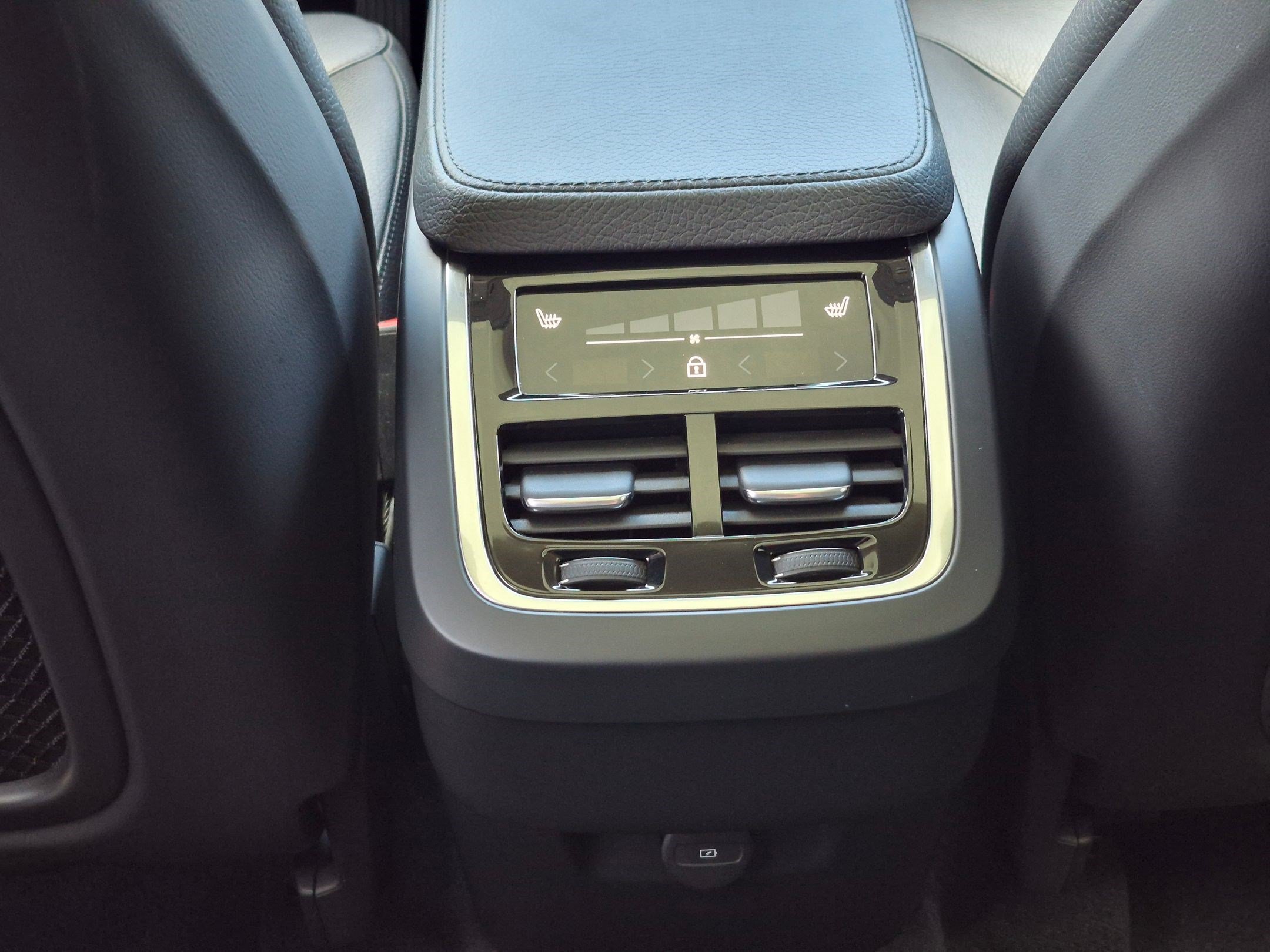 Used 2021 Volvo XC90 T5 Momentum w/ Advanced Package AWD/4WD image 23