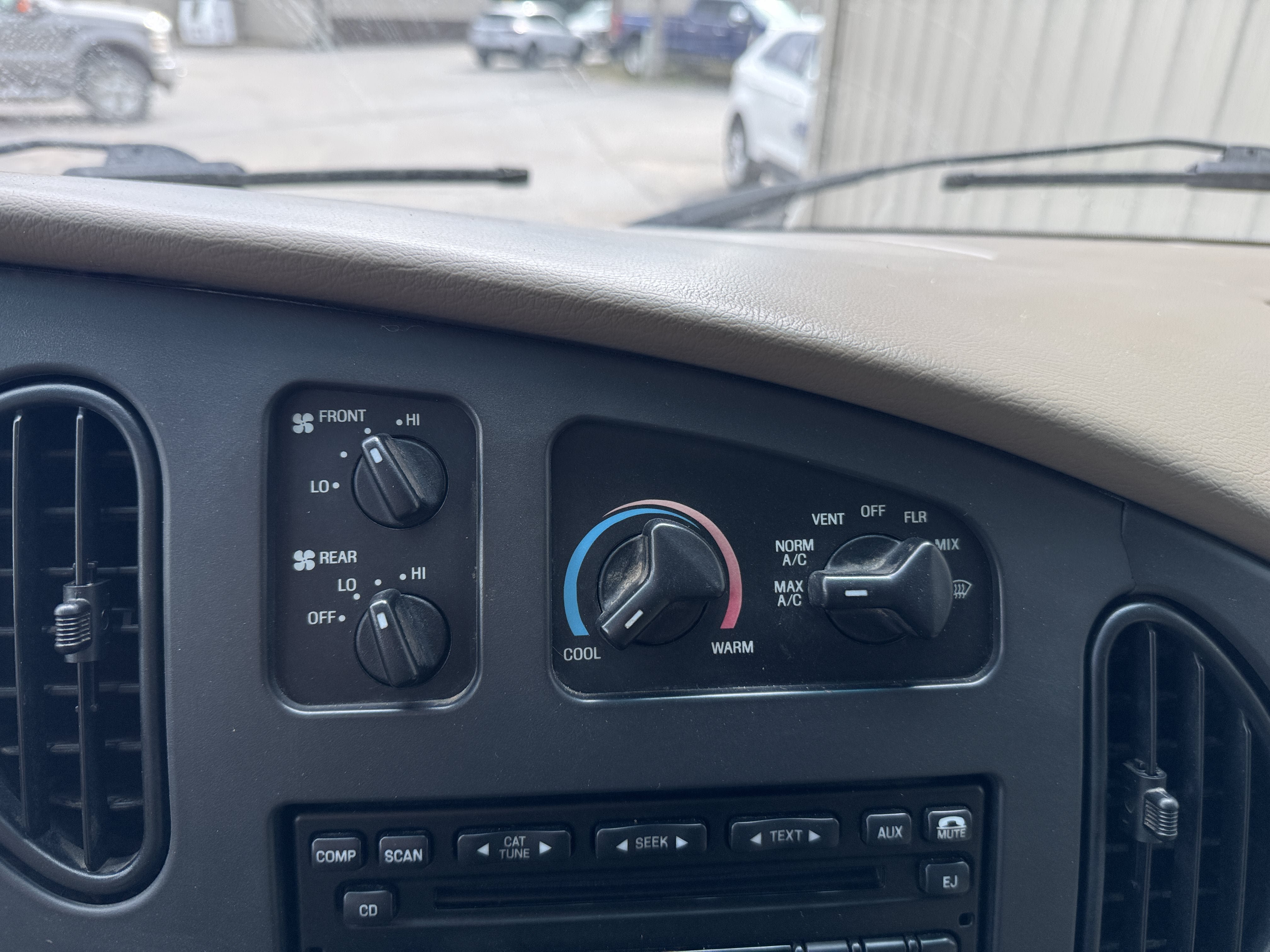 Used 2008 Ford E-350 and Econoline 350 XL RWD image 16