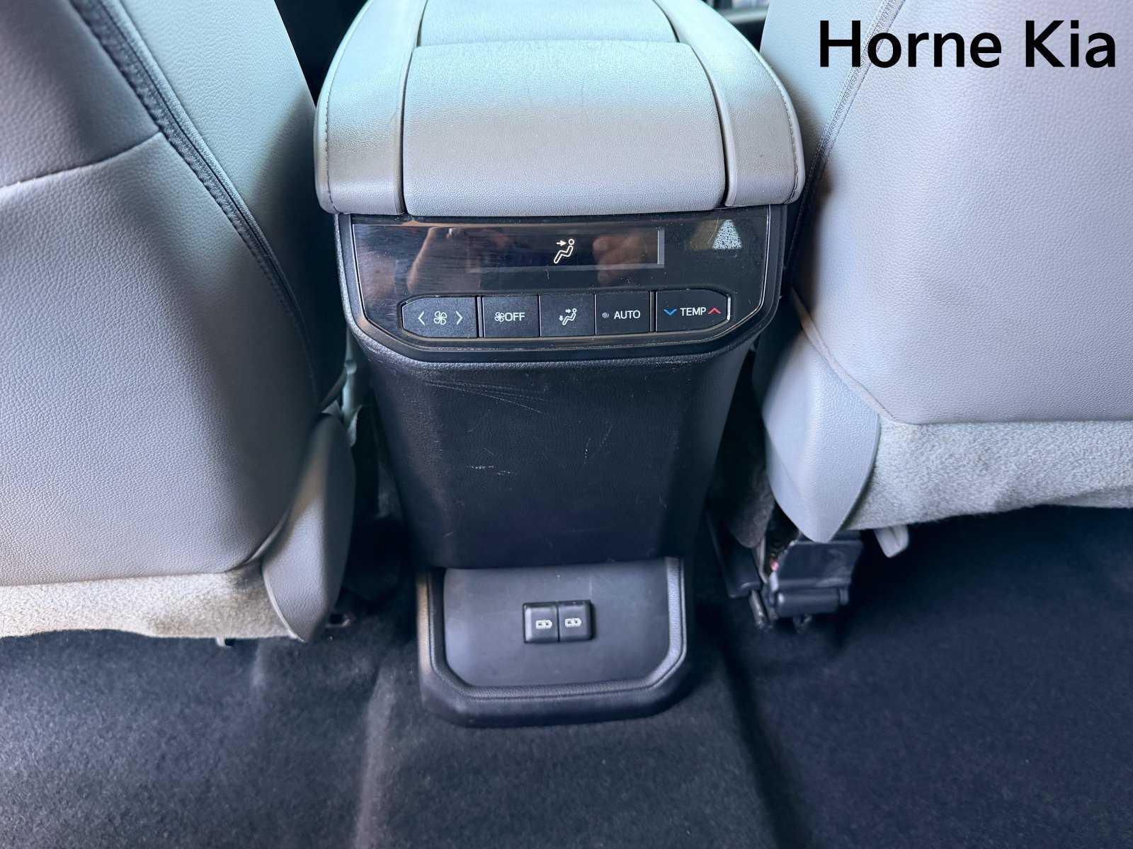 Used 2023 Toyota Highlander XLE FWD image 17