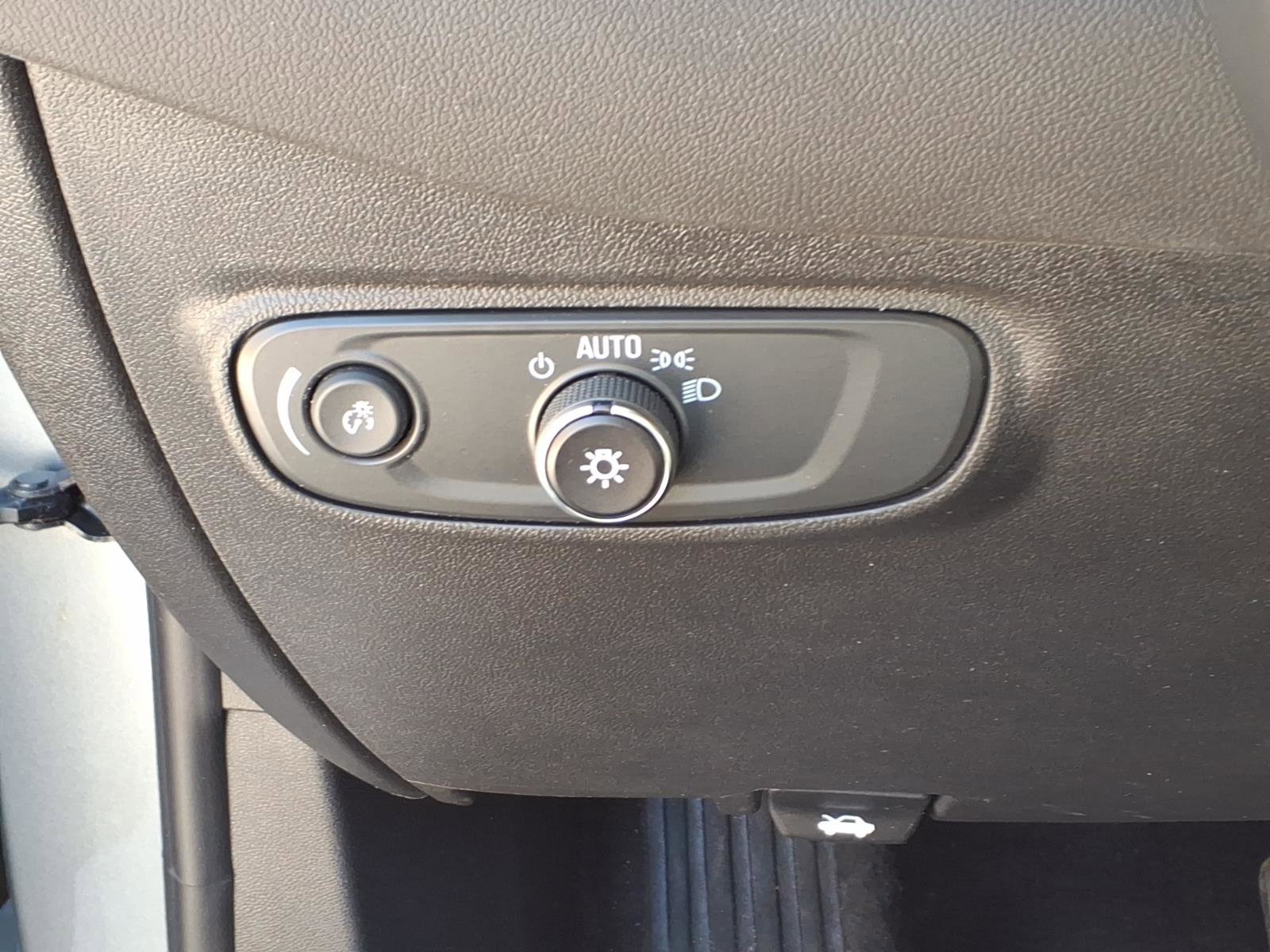 Used 2024 Chevrolet Equinox LT FWD image 21