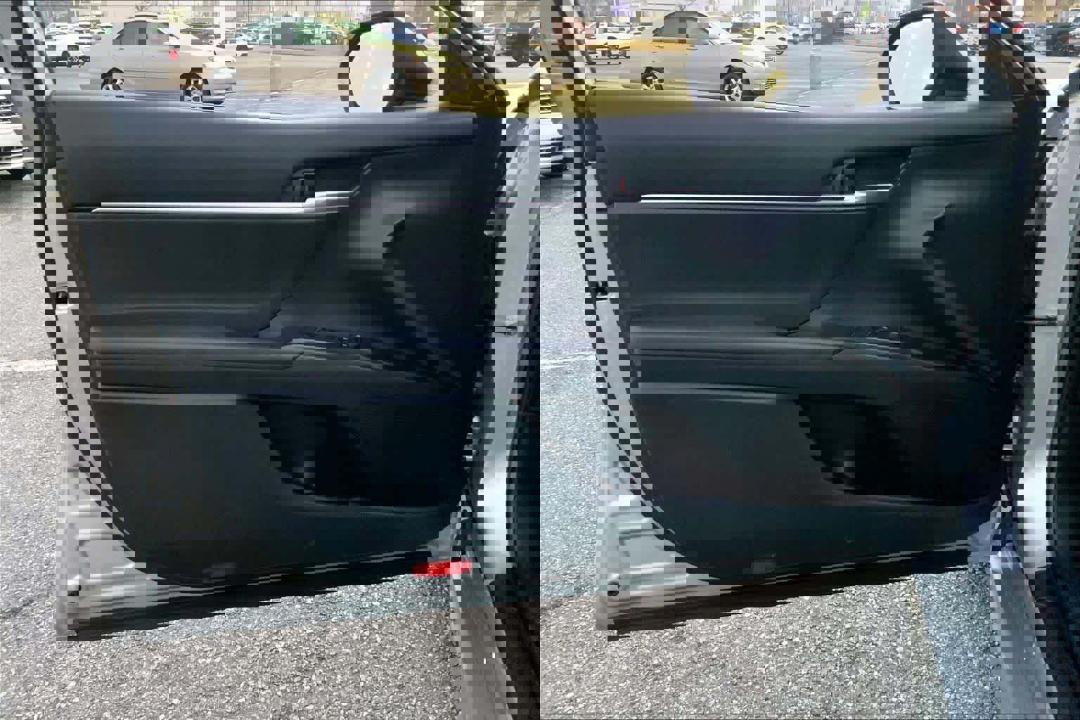 Used 2023 Toyota Camry SE image 20