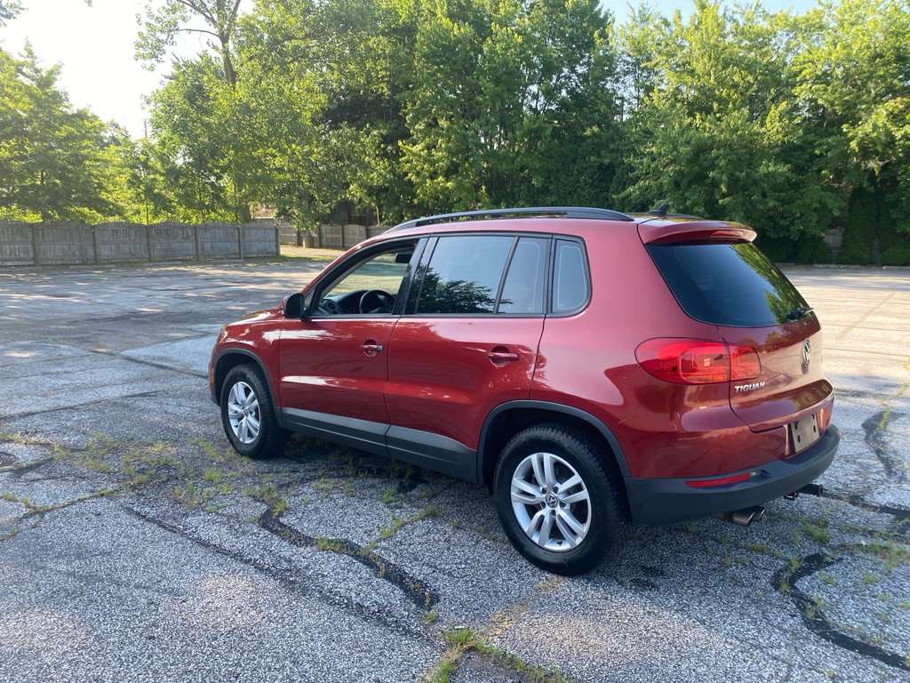 Used 2015 Volkswagen Tiguan S FWD image 3