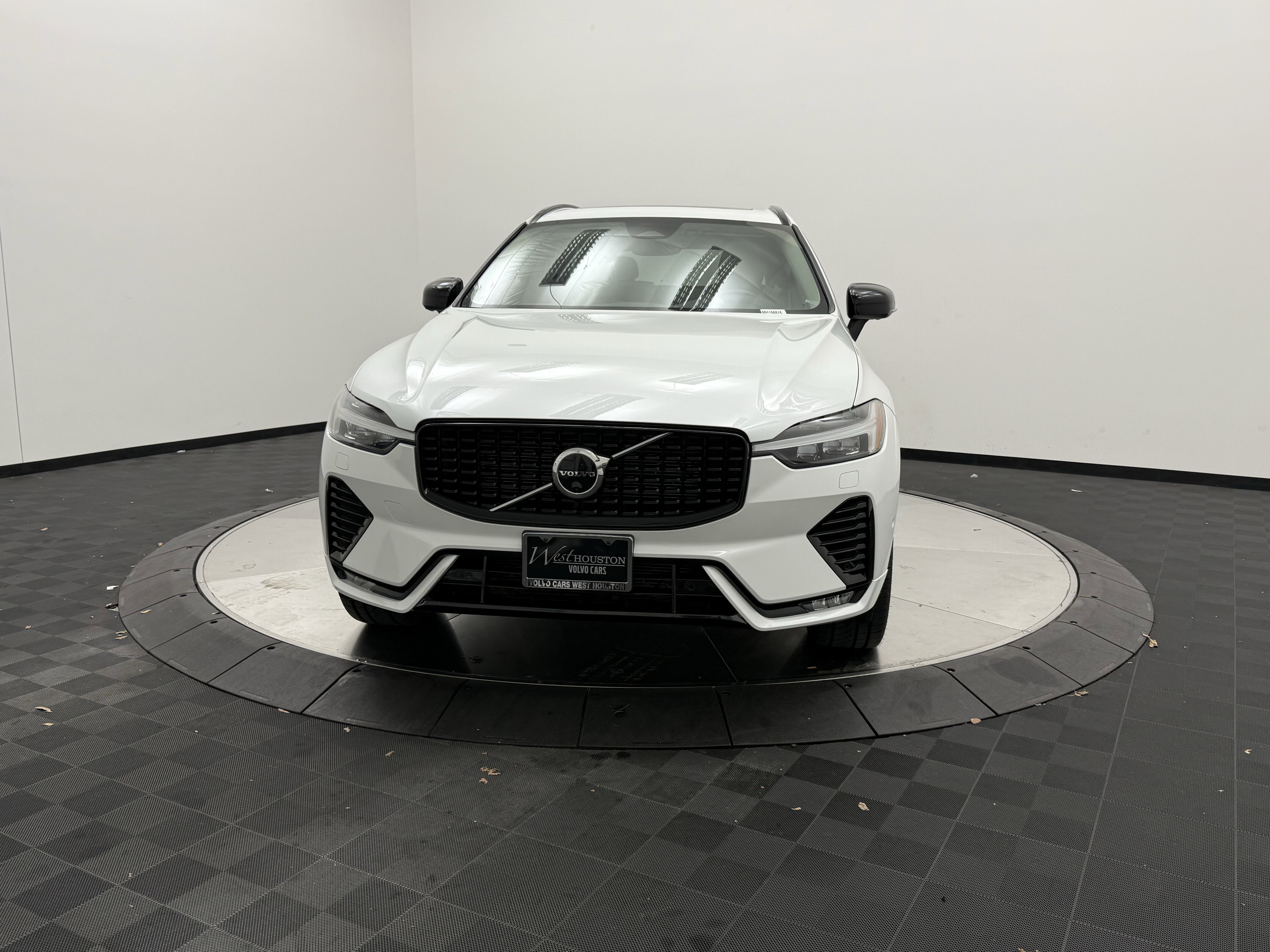 Certified 2023 Volvo XC60 B5 Plus w/ Climate Package image 2