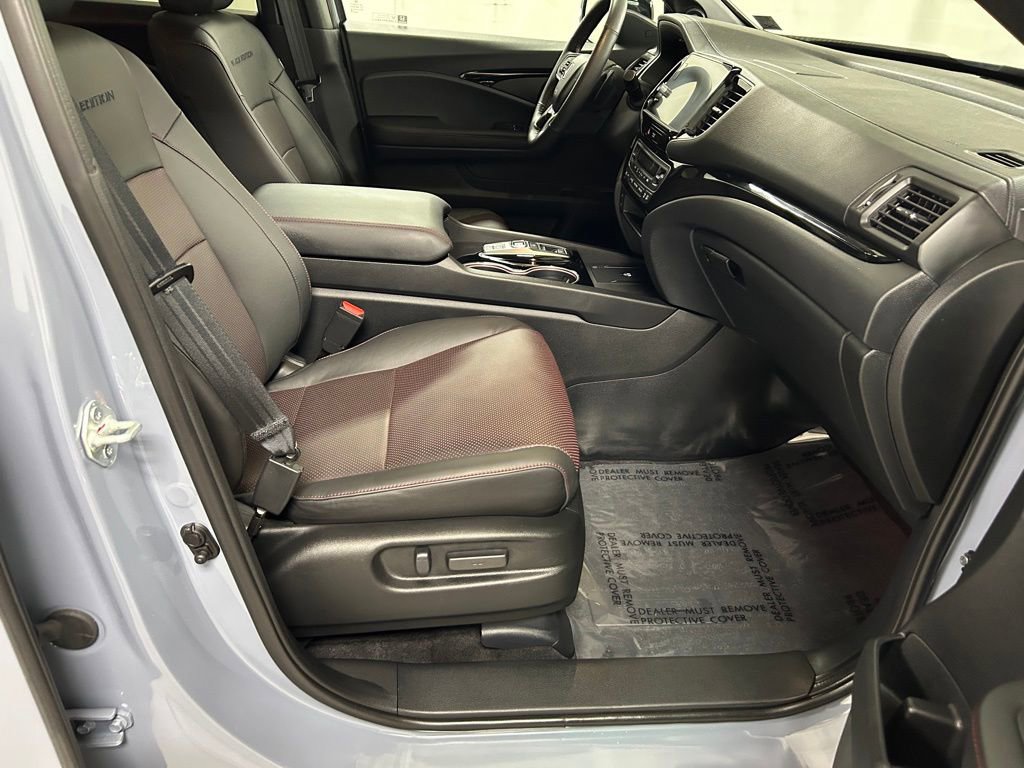 Used 2025 Honda Ridgeline Black Edition image 12