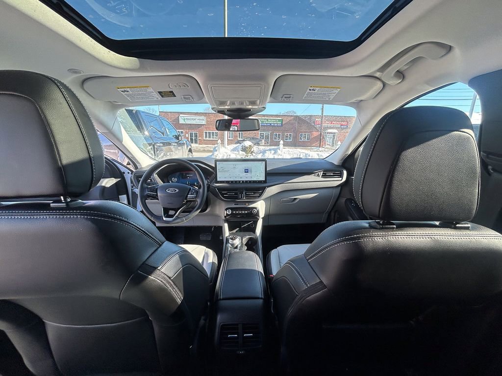 Used 2025 Ford Escape Platinum w/ Premium Technology Package image 24