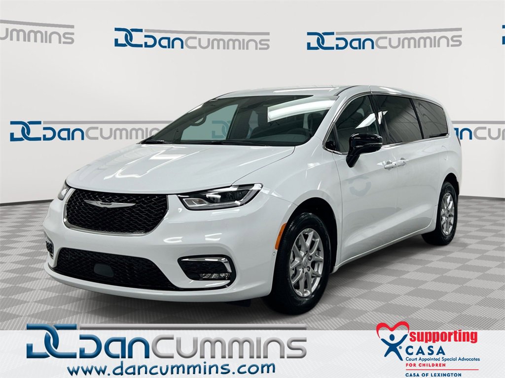 New 2026 Chrysler Pacifica Select