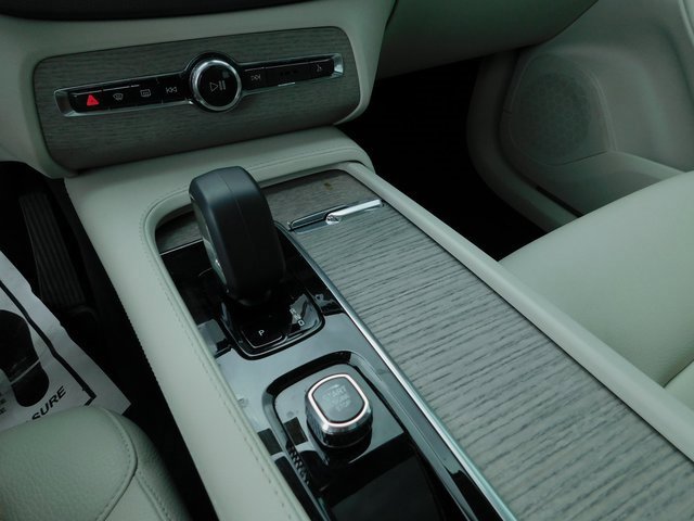 Used 2024 Volvo XC90 B6 Plus w/ Protection Package Premier image 30